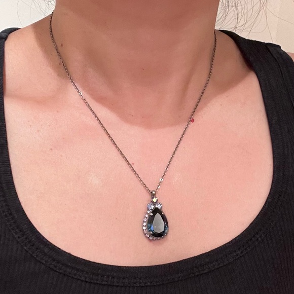 NIQUEA.D Blue Teardrop Crystal Pendant Necklace - Picture 6 of 6